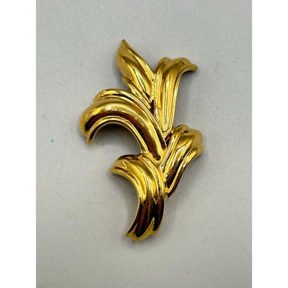 Vintage Monet Abstract Free Form Leaf Pin Brooch Shiny Gold Tone 80s 90s Pin - Picture 2 of 7